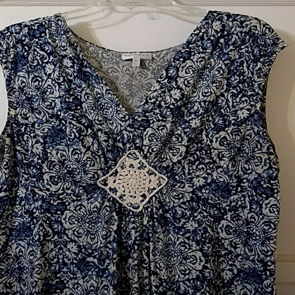 Woman's Dress - Picture 2 of 3